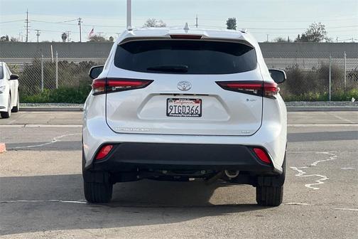 2025 Toyota Highlander Hybrid XLE