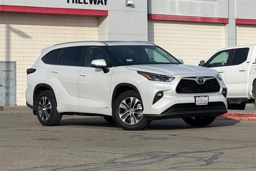 2025 Toyota Highlander Hybrid XLE