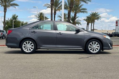Magnetic Gray Metallic 2014 Toyota Camry Hybrid XLE
