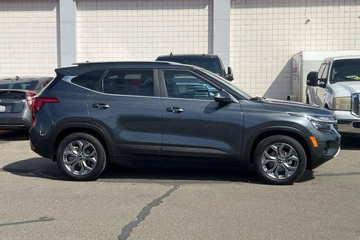 Gravity Gray 2024 Kia Seltos S