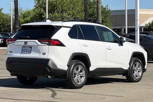 Ice Cap 2025 Toyota RAV4 XLE