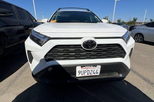 Ice Cap 2025 Toyota RAV4 XLE