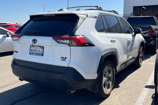 Ice Cap 2025 Toyota RAV4 XLE