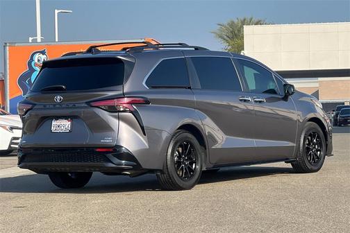 2022 Toyota Sienna XSE 7 Passenger