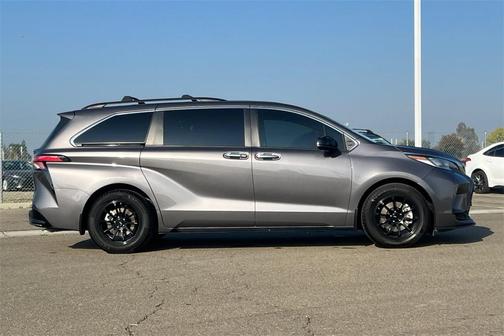 2022 Toyota Sienna XSE 7 Passenger