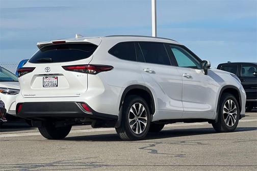 2025 Toyota Highlander Hybrid XLE