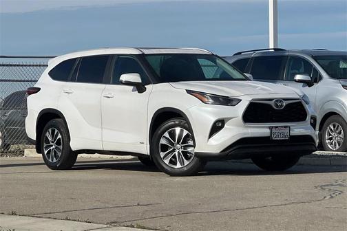 2025 Toyota Highlander Hybrid XLE