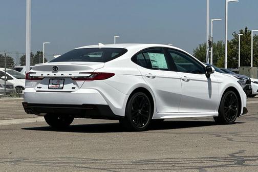 Ice Cap 2026 Toyota Camry SE