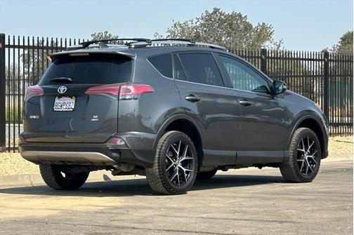 2018 Toyota RAV4 SE