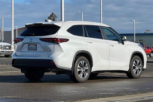 2025 Toyota Highlander Hybrid XLE