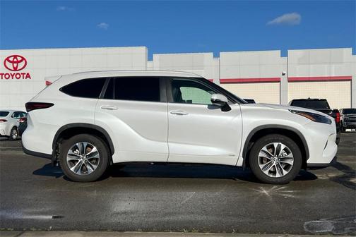 2025 Toyota Highlander Hybrid XLE