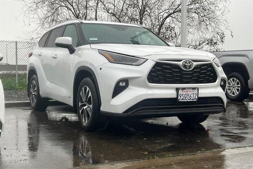2025 Toyota Highlander Hybrid XLE