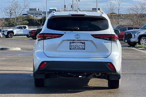 2025 Toyota Highlander Hybrid XLE