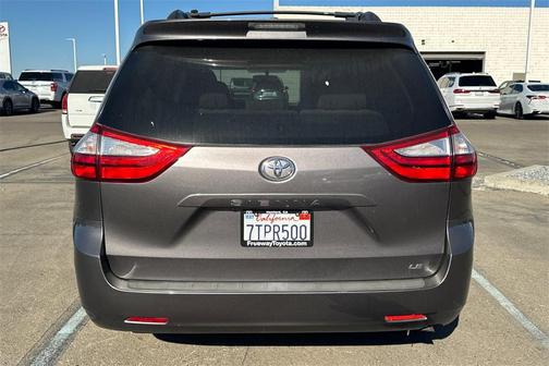 2016 Toyota Sienna LE