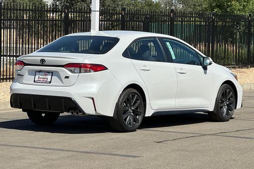 Wind Chill Pearl 2026 Toyota Corolla SE