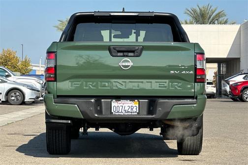 2023 Nissan Frontier SV
