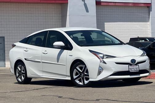Blizzard Pearl 2016 Toyota Prius Three Touring