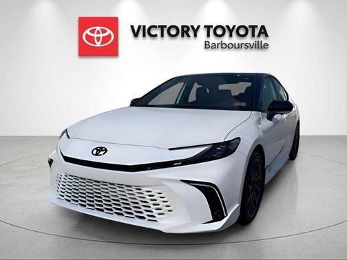 Wind Chill Pearl w/Midnight Black Metallic Roof 2026 Toyota Camry XSE
