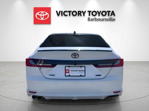 Wind Chill Pearl w/Midnight Black Metallic Roof 2026 Toyota Camry XSE
