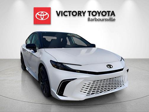Wind Chill Pearl w/Midnight Black Metallic Roof 2026 Toyota Camry XSE