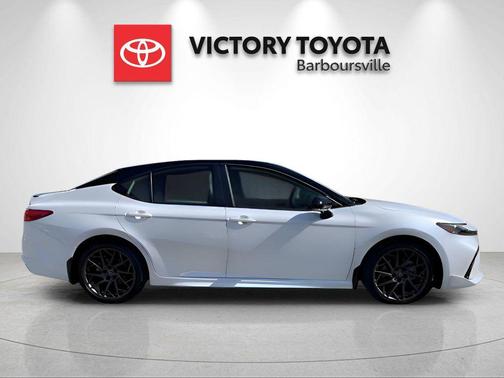 Wind Chill Pearl w/Midnight Black Metallic Roof 2026 Toyota Camry XSE