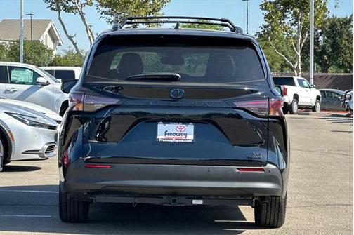 2024 Toyota Sienna Woodland Edition
