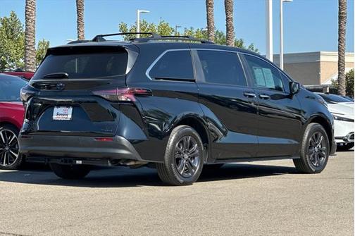 2024 Toyota Sienna Woodland Edition