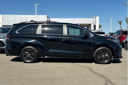 2024 Toyota Sienna Woodland Edition