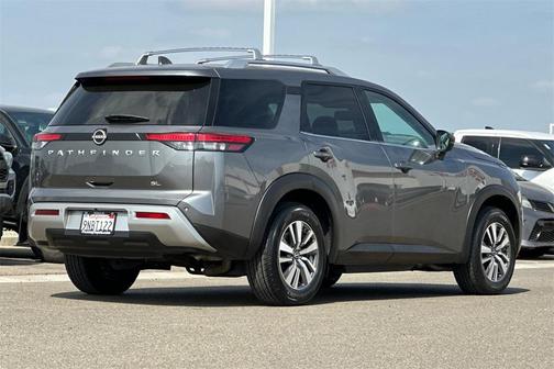 2022 Nissan Pathfinder SL