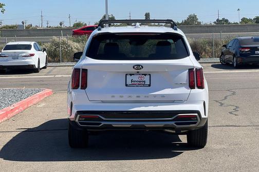White Pearl 2021 Kia Sorento EX