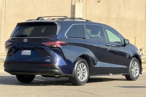 2022 Toyota Sienna XLE