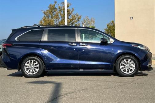 2022 Toyota Sienna XLE