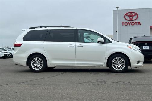 2017 Toyota Sienna XLE Premium