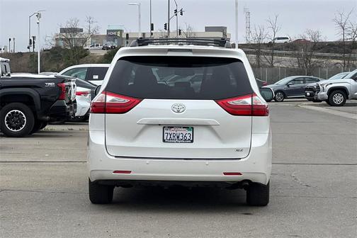 2017 Toyota Sienna XLE Premium
