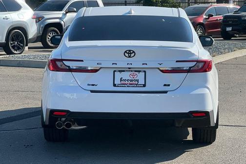 Ice Cap 2026 Toyota Camry SE