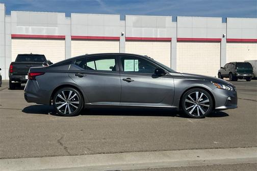 2022 Nissan Altima 2.5 SR