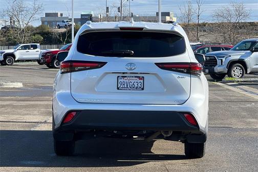 2025 Toyota Highlander Hybrid XLE