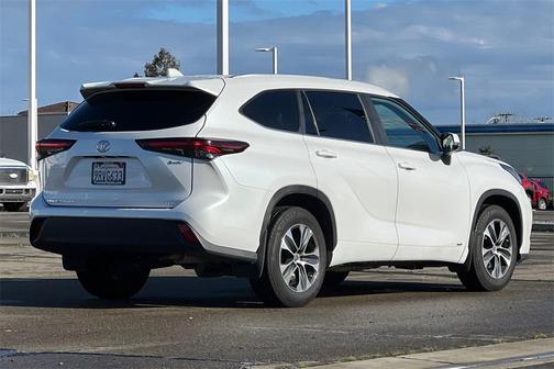 2025 Toyota Highlander Hybrid XLE