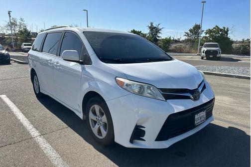 2019 Toyota Sienna LE