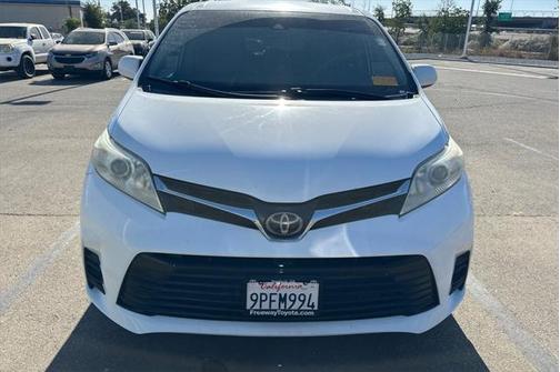 2019 Toyota Sienna LE