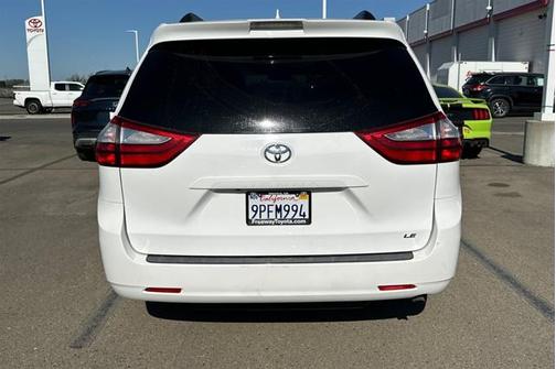 2019 Toyota Sienna LE