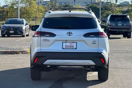 2026 Toyota Corolla Cross LE