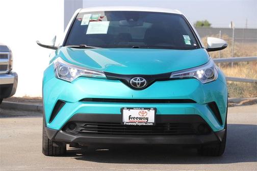 Photo 3 of 32 of 2018 Toyota C-HR XLE