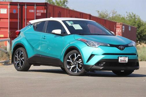 Photo 2 of 32 of 2018 Toyota C-HR XLE