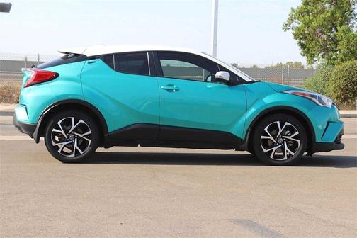 Photo 5 of 32 of 2018 Toyota C-HR XLE