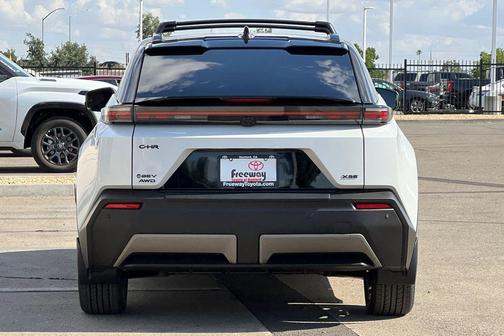 Wind Chill Pearl w/Midnight Black Metallic Roof 2026 Toyota C-HR XSE