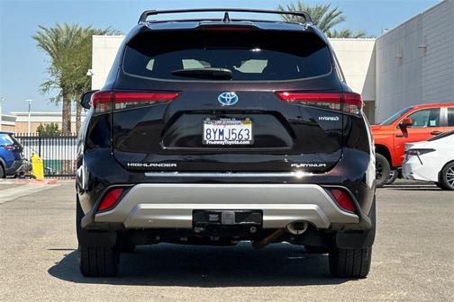 2021 Toyota Highlander Hybrid Platinum