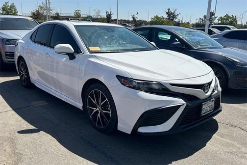 2024 Toyota Camry SE