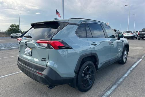2021 Toyota RAV4 Hybrid XLE