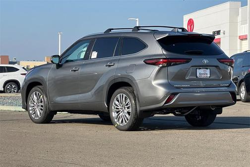 2026 Toyota Highlander Hybrid Platinum